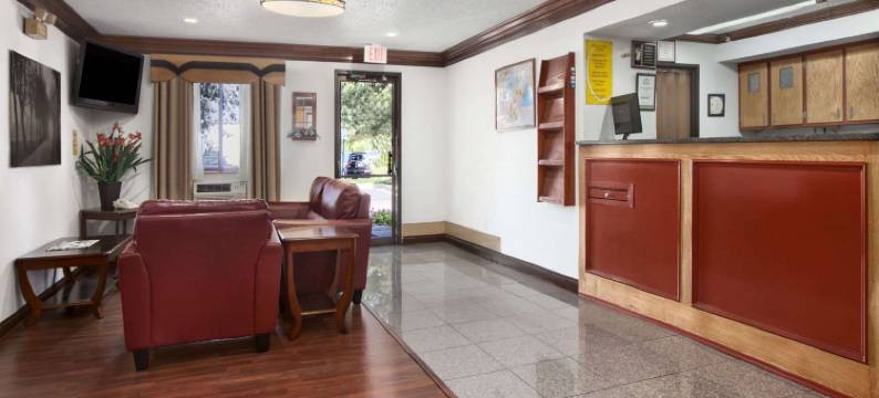 坎顿-利福尼亚地区速8酒店(Super 8 by Wyndham Canton/Livonia Area)图片