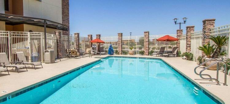 格兰岱尔州立农场体育场区舒适套房酒店(Comfort Suites Glendale - State Farm Stadium Area)图片