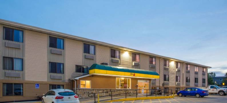 爱荷华市-科尔维尔速8酒店(Super 8 by Wyndham Iowa City/Coralville)图片
