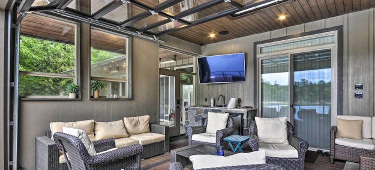 Luxurious Waterfront Retreat w/ Private Pond!图片