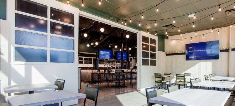 埃德蒙顿机场福朋喜来登酒店(Four Points by Sheraton Edmonton Gateway)图片