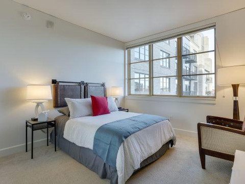 Spacious, Downtown Location – Great for Work and Relaxing!