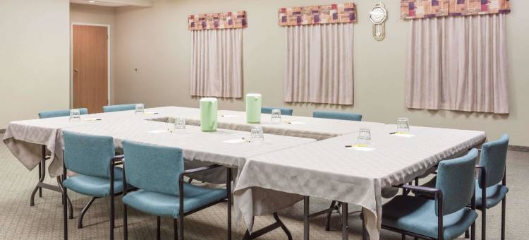 道芬速8酒店(Super 8 by Wyndham Dauphin)图片