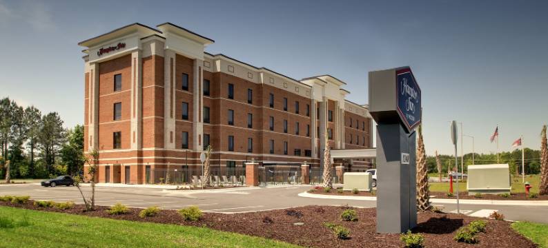 斯尼兹渡轮北塔普赛尔海滩希尔顿欢朋酒店(Hampton Inn by Hilton Sneads Ferry North Topsail Beach)图片