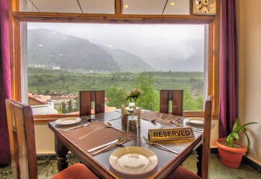 Manali Valley Resorts Hotel Overview