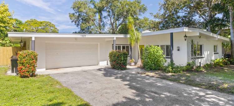 距安娜玛丽亚几分钟的精美泳池度假屋！宠物友好！(Fall in Love with This Gorgeous Pool Home Mins from Anna Maria! Pet Friendly!)图片