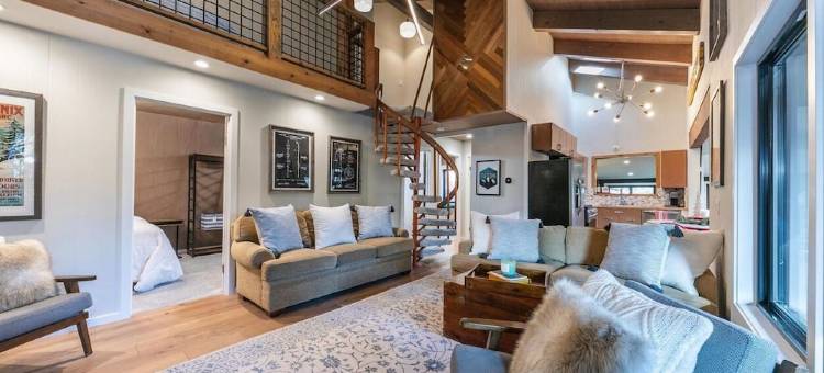 奥林匹克谷帕利塞德斯度假村 & 塔霍城温馨木屋(Cozy Cabin in Olympic Valley, Next to Palisades Resort & Tahoe City)图片