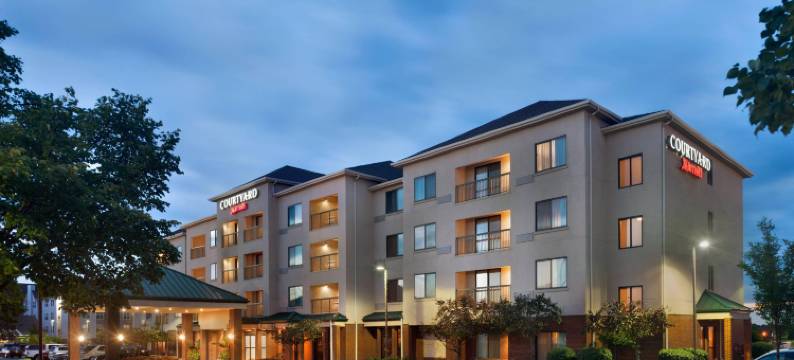 代顿比弗克里克万怡酒店(Courtyard Dayton Beavercreek)图片