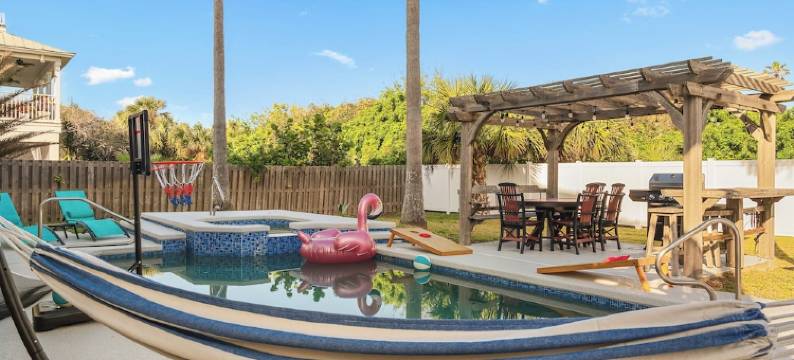 3-Story Beach House Retreat with Heated Pool, Game Room, 5 Min to Flagler图片