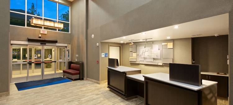 智选假日套房酒店帕索罗布尔斯的(Holiday Inn Express & Suites Paso Robles)图片