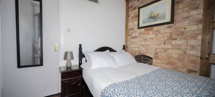 古怪公寓 - 可住6人 - 海滨区 - 停车(Sleeps 6 - 100MFromBeach - Ocean View Balcony)图片