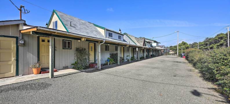 沙鸟海滨小屋，带私人阳台的3号房(Sanderling Sea Cottages, Unit 3 w/ Private Balcony)图片