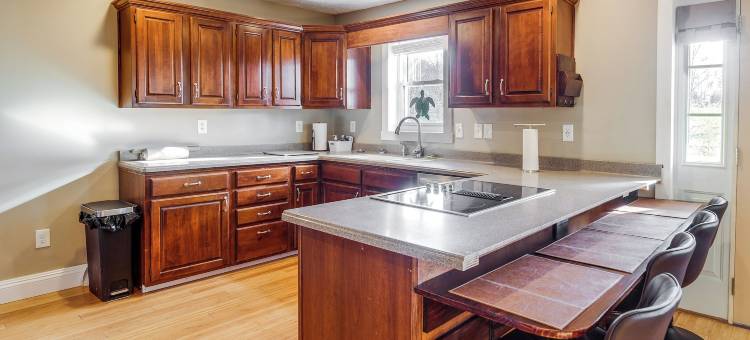 宁静的罗素泉家 w/ 火坑 & 池塘！(Peaceful Russell Springs Home w/ Fire Pit & Pond!)图片