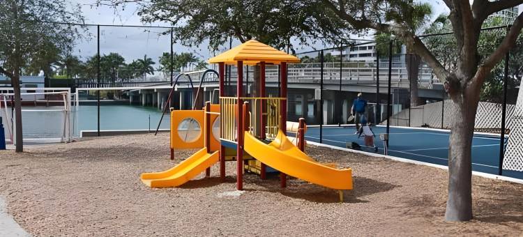 伦敦湾海港 - 迈阿密海滩(The Landon Bay Harbor-Miami Beach)图片