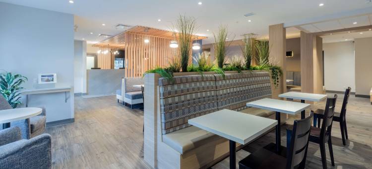 Microtel Inn & Suites by Wyndham Ladysmith Oyster Bay图片