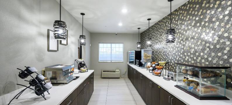 布罗肯鲍嗨威快捷酒店(HiWay Inn Express of Broken Bow)图片