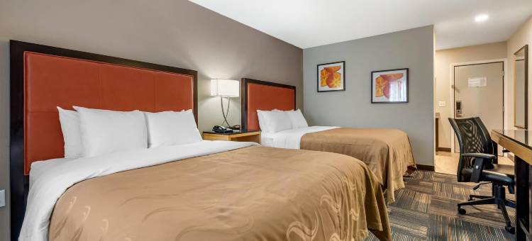 埃文斯维尔市中心凯艺套房酒店(Quality Inn & Suites Evansville Downtown)图片