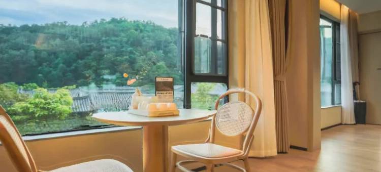 梁河隐澜温泉民宿(伴山云隐小镇店)图片