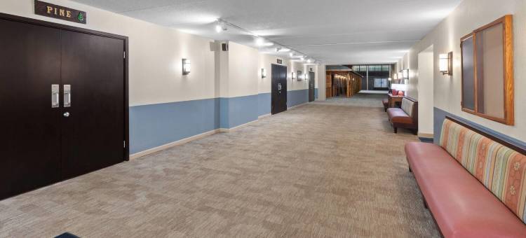 格雷林华美达酒店及会议中心(Ramada by Wyndham Grayling Hotel & Conference Center)图片