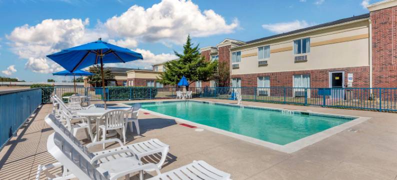 红橡木舒适酒店(Comfort Inn & Suites)图片