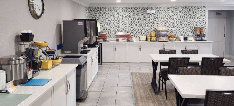基洛纳戴斯酒店(Days Inn by Wyndham Kelowna)图片
