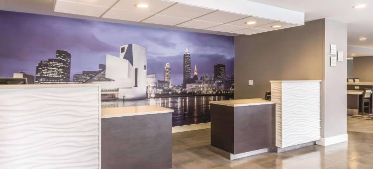 克里夫兰机场北拉昆塔温德姆套房酒店(La Quinta Inn & Suites by Wyndham Cleveland - Airport North)图片