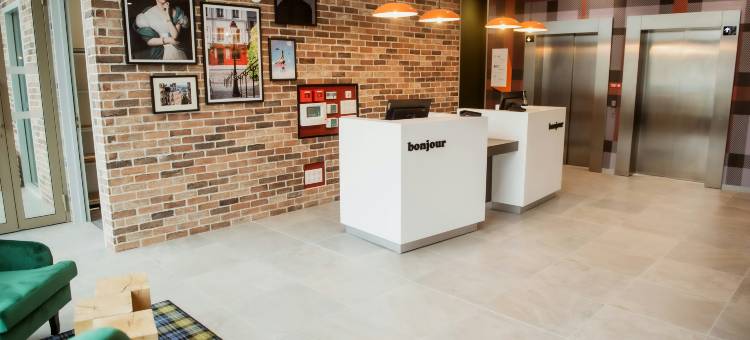马赛欧罗梅德便捷酒店(easyHotel Marseille Euromed)图片