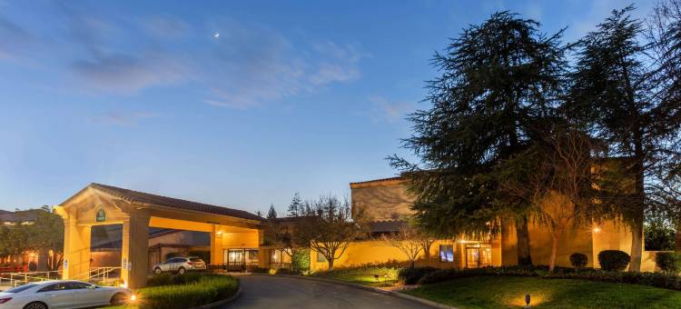 雷丁拉昆塔温德姆套房酒店(La Quinta Inn & Suites by Wyndham Redding)图片