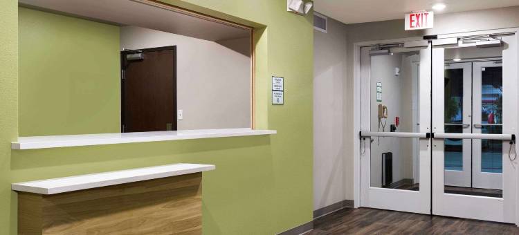 沃特福德市郊区开放式客房酒店(Suburban Studios Watford City)图片