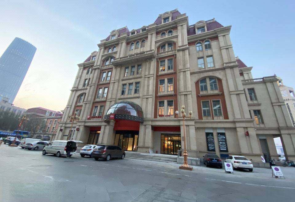 Ibis HotelsHotel Overview