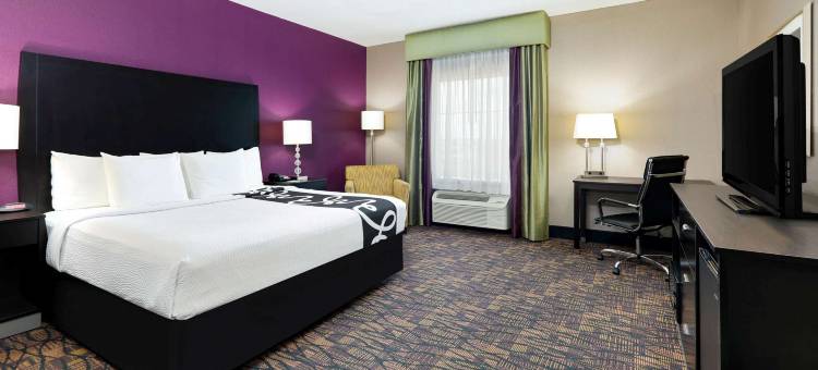 乔丹顿普莱森顿拉昆塔温德姆套房酒店(La Quinta Inn & Suites by Wyndham Jourdanton - Pleasanton)图片