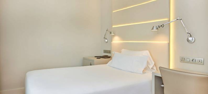 新罕布什尔州勒哥尔特酒店(NH Barcelona les Corts)图片