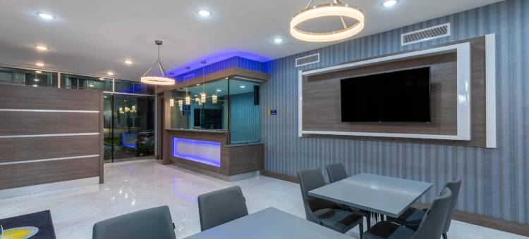 市中心休斯顿大学温德姆戴斯套房酒店(Days Inn & Suites by Wyndham Downtown/University of Houston)图片