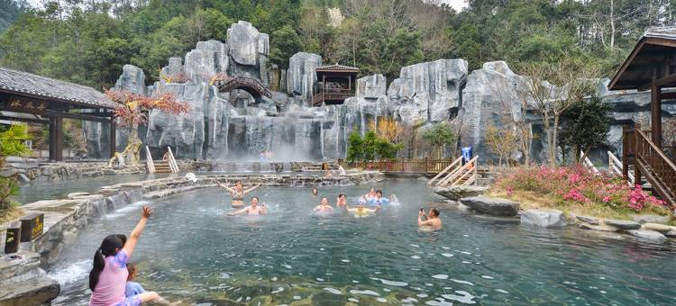 铜鼓时雨山庄图片