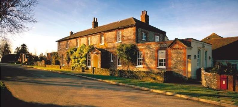 玩网球的甜小谷仓，靠近古德伍德(Sweet Small Barn with Tennis Court, Near Goodwood)图片