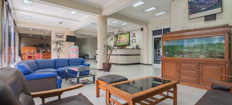 格兰德肯巴尔酒店米特拉红门酒店(Grand Kembar Hotel Mitra RedDoorz)图片