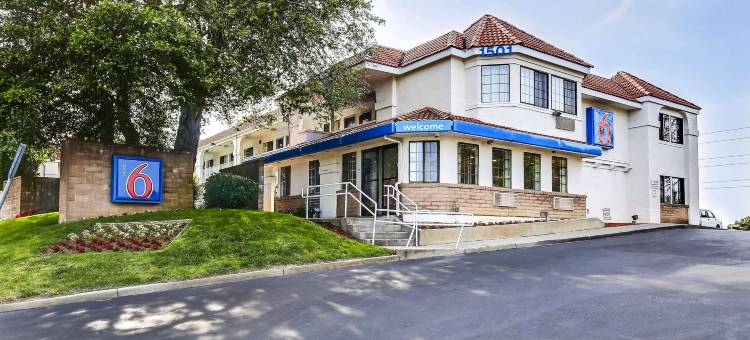 皮诺尔6号汽车旅馆(Motel 6 Pinole, CA)图片