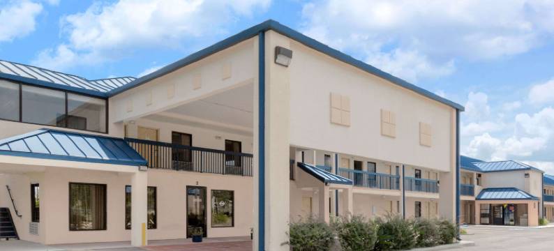 哈蒂斯堡南速8酒店(Super 8 by Wyndham Hattiesburg South)图片