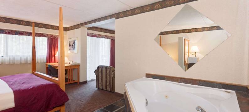 松林公园诺斯贝温德姆华美达度假酒店(Ramada by Wyndham Pinewood Park Resort North Bay)图片