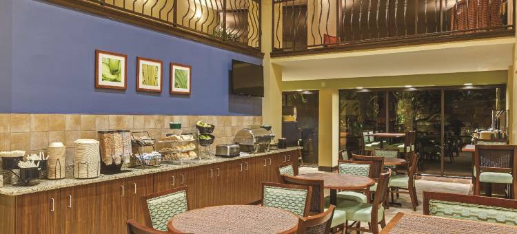 可可比奇海滩海滨拉昆塔温德姆套房酒店(La Quinta Inn & Suites by Wyndham Cocoa Beach Oceanfront)图片