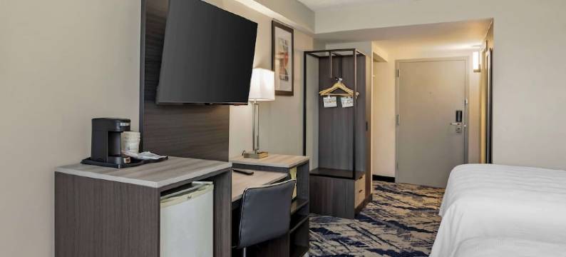 东布朗士维克温德姆戴斯酒店会议中心(Days Hotel by Wyndham East Brunswick Conference Center)图片