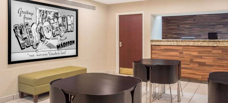 Super 8 by Wyndham Madison East图片