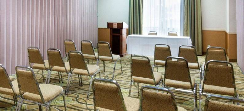 帕克斯堡南舒适套房酒店(Comfort Suites Parkersburg South)图片