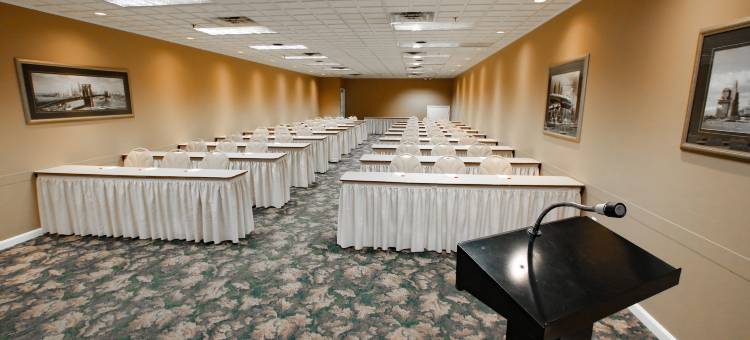 刘易斯顿华美达酒店及会议中心(Ramada by Wyndham Lewiston Hotel & Conference Center)图片