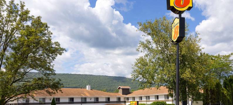 伯恩汉姆-刘易斯敦速8酒店(Super 8 by Wyndham Burnham/Lewistown)图片