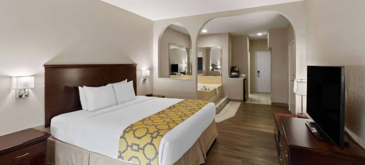 休斯顿布鲁克霍洛呗盟酒店(Baymont by Wyndham Houston Brookhollow)图片