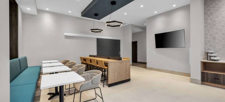 圣何塞硅谷温德姆拉昆塔套房酒店(La Quinta Inn & Suites by Wyndham San Jose Airport-Downtown)图片