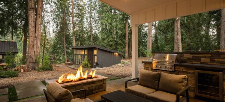 Enormous Covered Patio with Fire Table and Views - Stunning Retreat图片