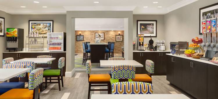 MainStay套房哥伦布市堡摩尔边上(MainStay Suites Columbus Next to Fort Moore)图片