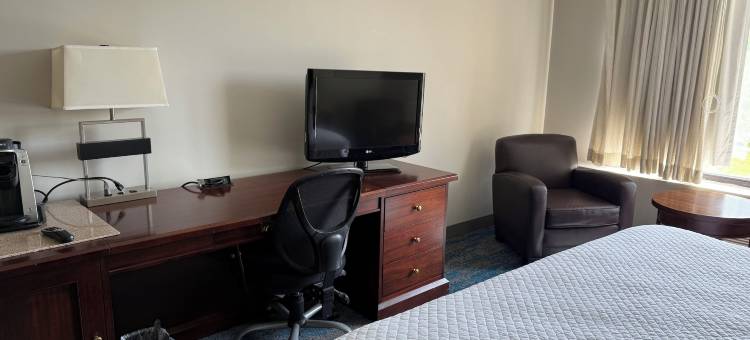克里夫兰独立村华美达酒店(Ramada by Wyndham Cleveland Independence)图片